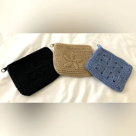 EUC 90’s tan fully lined crochet change/id/card zip closure purse. - Picture 4 of 4